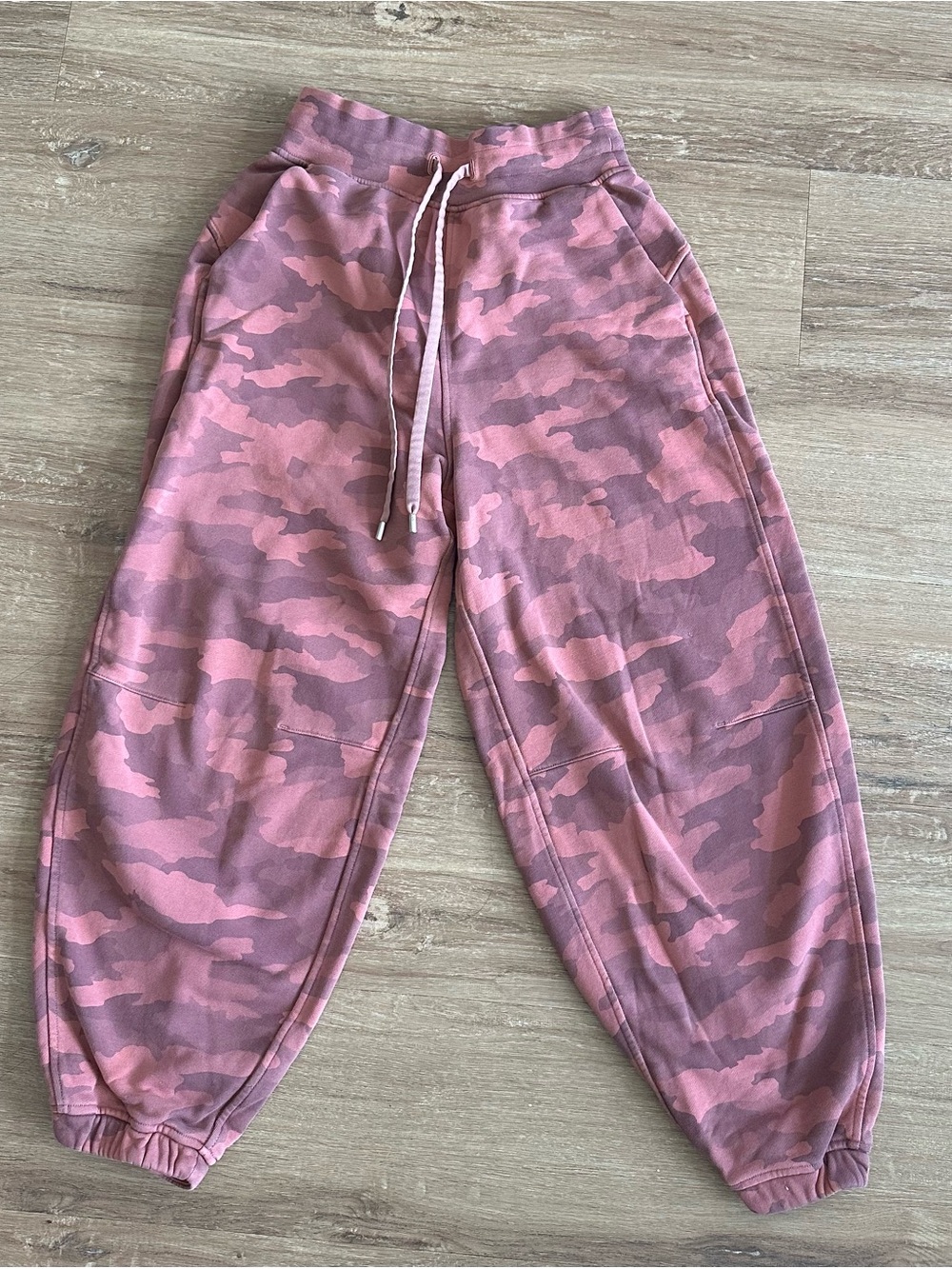 Lululemon Barrel Leg Pink Camo Joggers / Sweatpants - Size 4 - Cotton